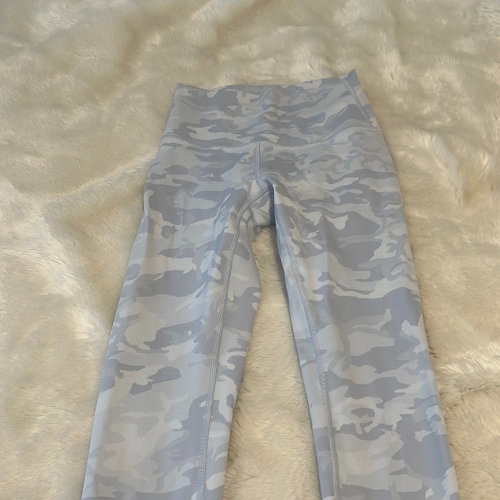 Lululemon wunder under camo print size 4